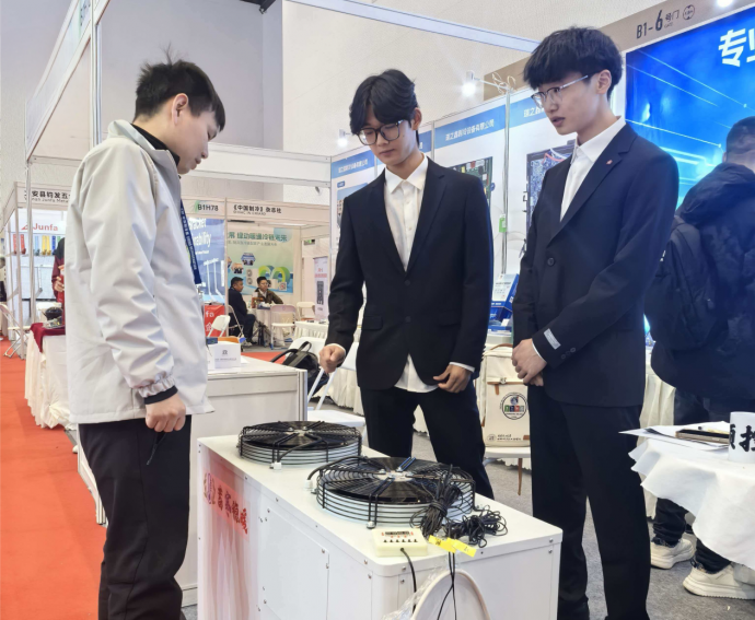 我校学子携创新成果亮相中国制冷展！