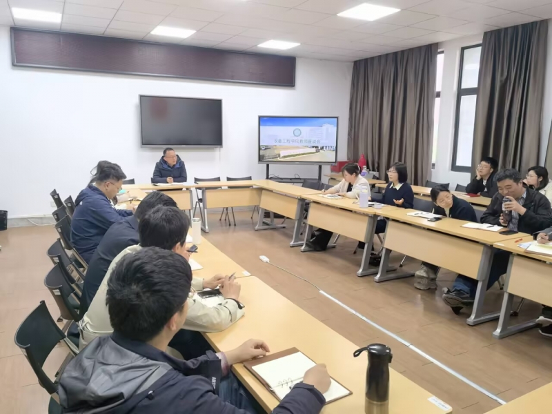 凝心聚力查短板 压实责任守安全 —— 永利集团88304官网召开期中教师座谈会