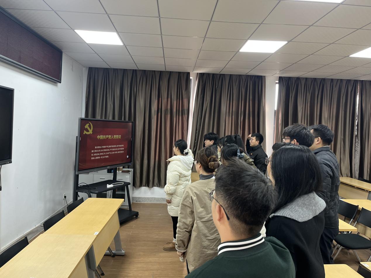 永利集团88304官网第三党支部举行预备党员入党宣誓仪式