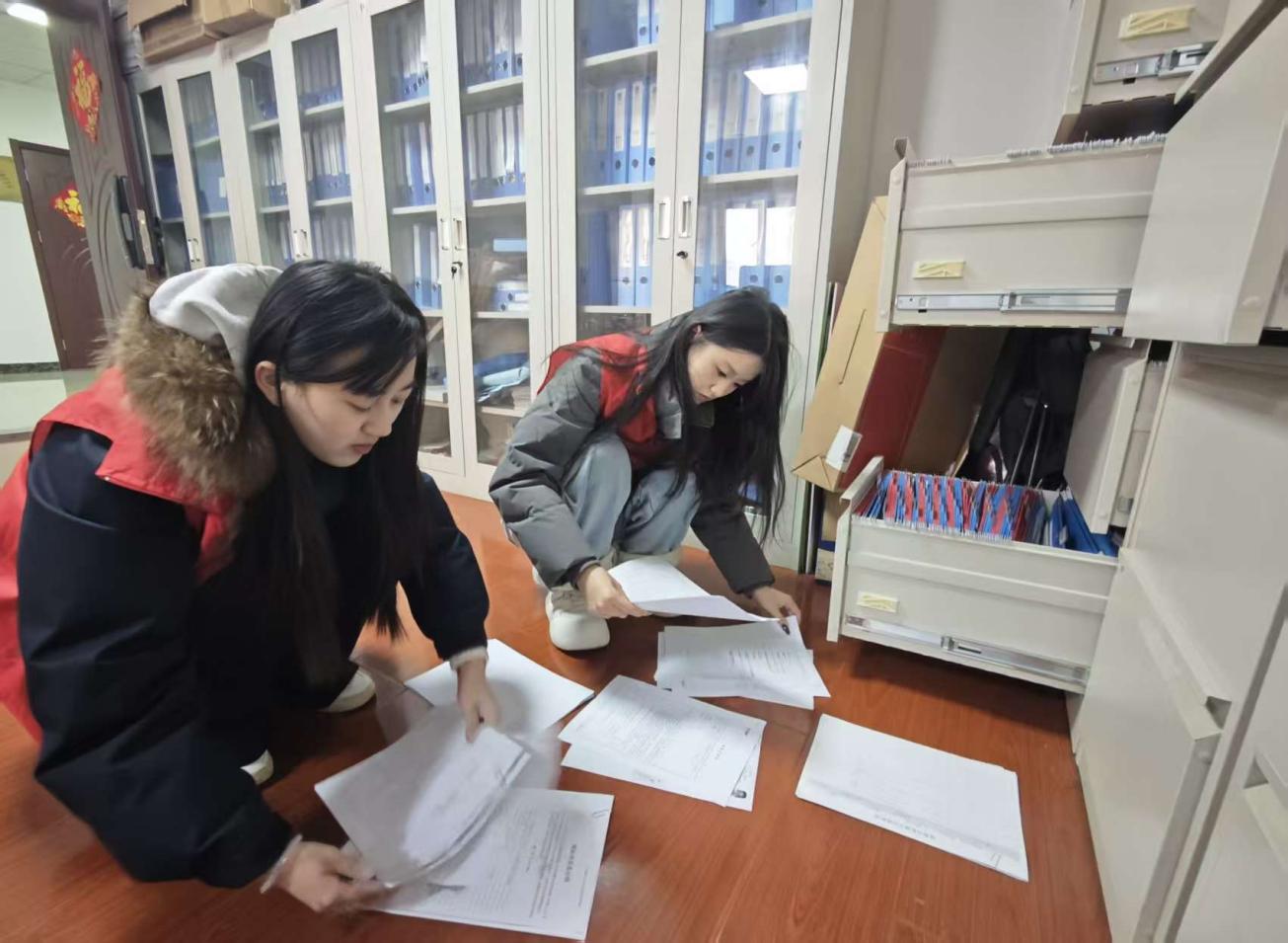 青春践初心，服务暖社区——永利集团88304官网志愿者走进绿都万和城社区开展志愿服务活动