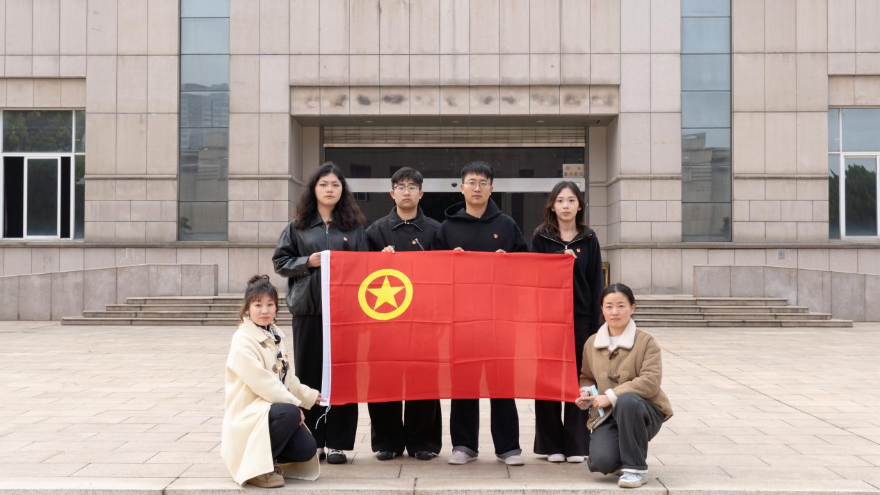 永利集团88304官网赴常州烈士陵园开展主题教育活动