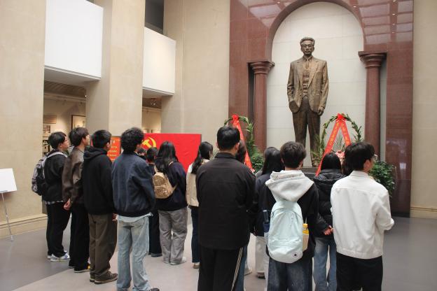 追思革命先辈，探寻江南文脉——永利集团88304官网人工智能2501班开展文化研学活动